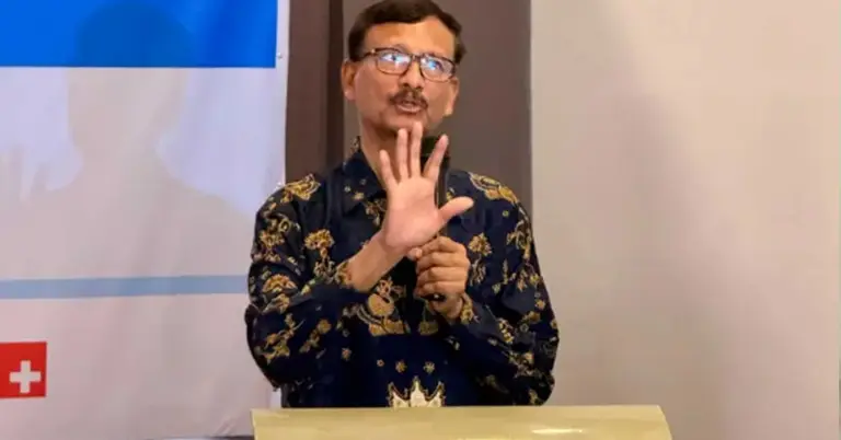 কথা বলছেন পররাষ্ট্র উপদেষ্টা